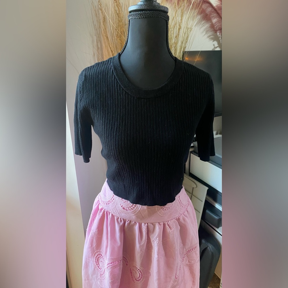 Seraphine Black Ribbed Knit Crop Top